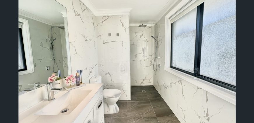 1 Manra Way, Pacific Pines, Qld 4211