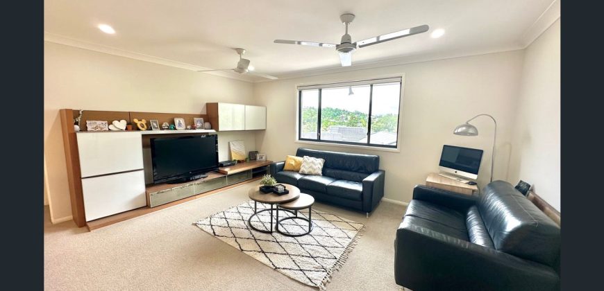 1 Manra Way, Pacific Pines, Qld 4211