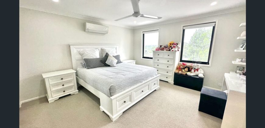 1 Manra Way, Pacific Pines, Qld 4211