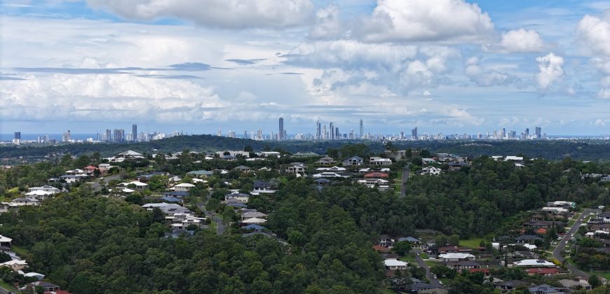 1 Manra Way, Pacific Pines, Qld 4211