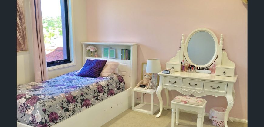 1 Manra Way, Pacific Pines, Qld 4211