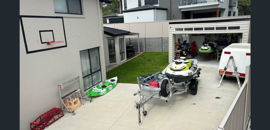 1 Manra Way, Pacific Pines, Qld 4211