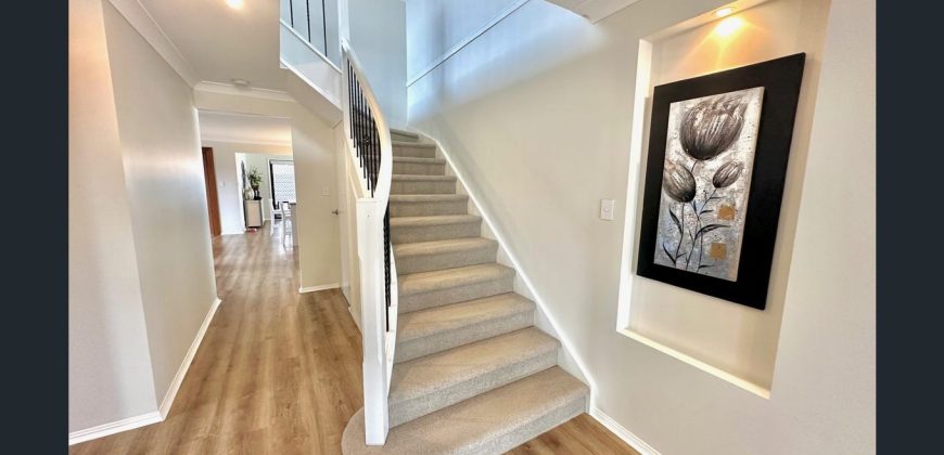 1 Manra Way, Pacific Pines, Qld 4211